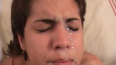 Zoo nkauj Latin brunette muaj kev sib deev ntxhib